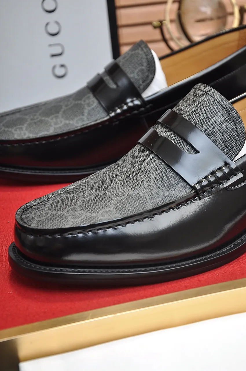 Men's shoes💰560💶Italy's top luxury men's shoe giant (GUCCI) (Gucci) (full cowhide lining) new arrival🍃Original European style🔰 Pleasant to the eye😍In order to make the shoes more durable and non-deformable🌀The production continues to follow traditional methods but there is still no lack of innovation💪Choose original sheepskin for the leather♻️ Smooth and natural And extra bright ⭐Made of imported cowhide, the first choice of rich people 38-45 (45 customized)